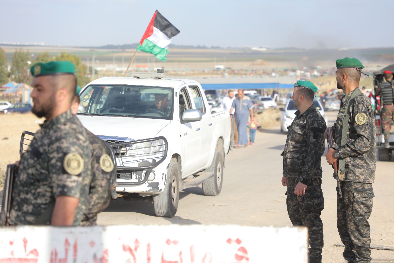 أجهزة "الداخلية" تساند المواطنين بفعالية "مسيرة الأعلام الفلسطينية" شرق غزة