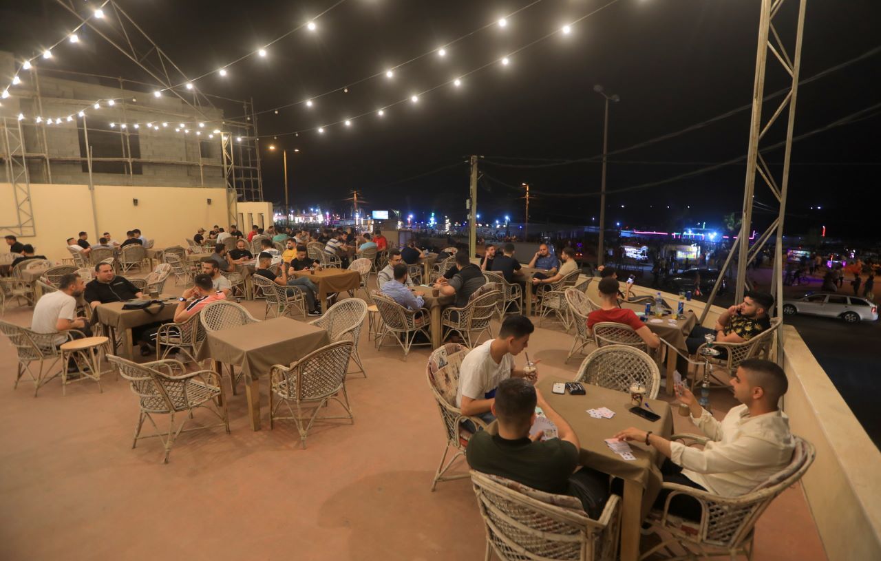 أجواء اصطياف المواطنين بغزة على شاطئ البحر وعمل أجهزة الداخلية في توفير الأجواء الملائمة