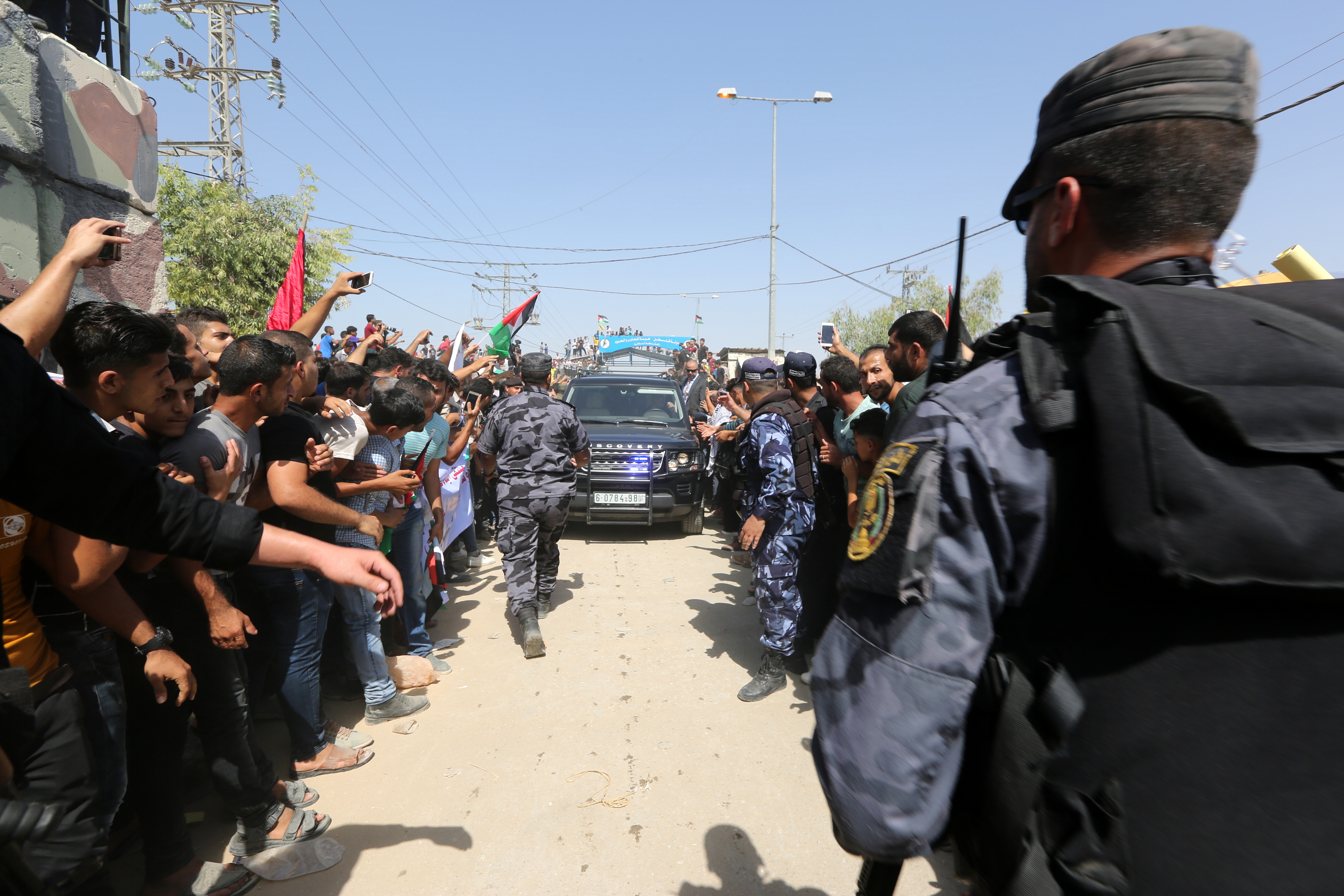 وزارة الداخلية تُؤمن وصول وفد الحكومة لغزة