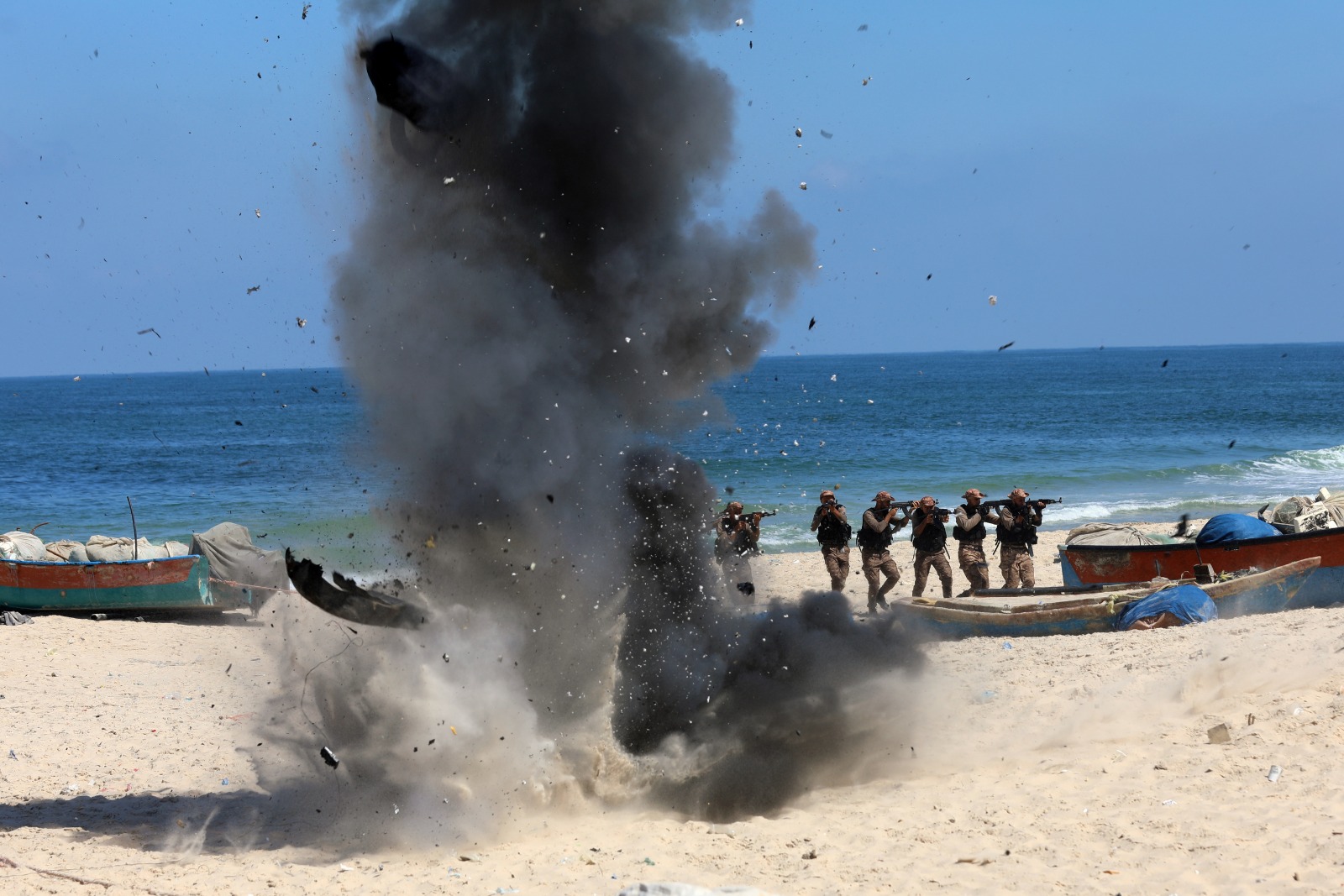 تدريبات دورة "الصاعقة الثالثة" لطلاب كلية الرباط بخان يونس