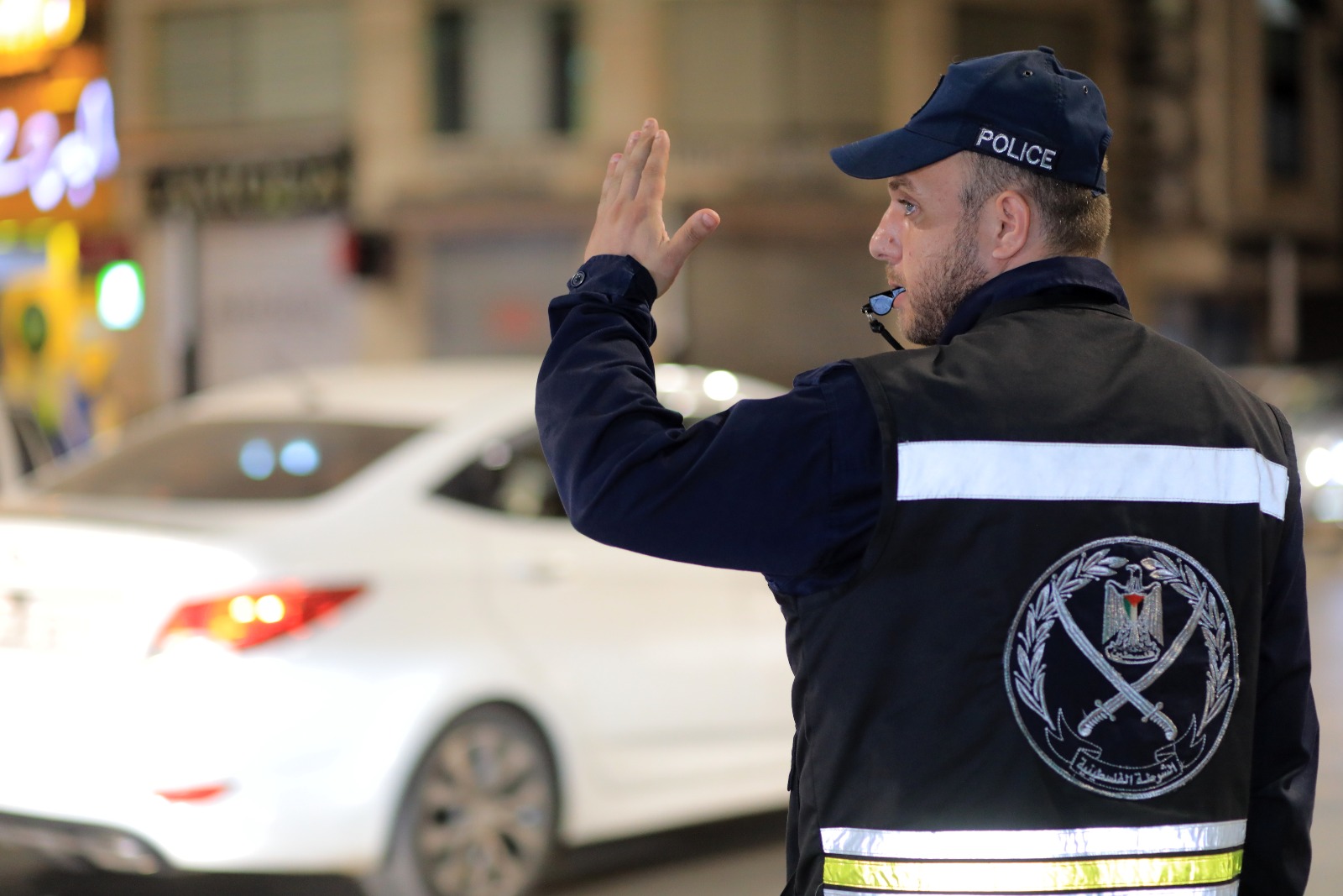 قضاء المواطنين في غزة الإجازة الأسبوعية على شاطئ البحـر