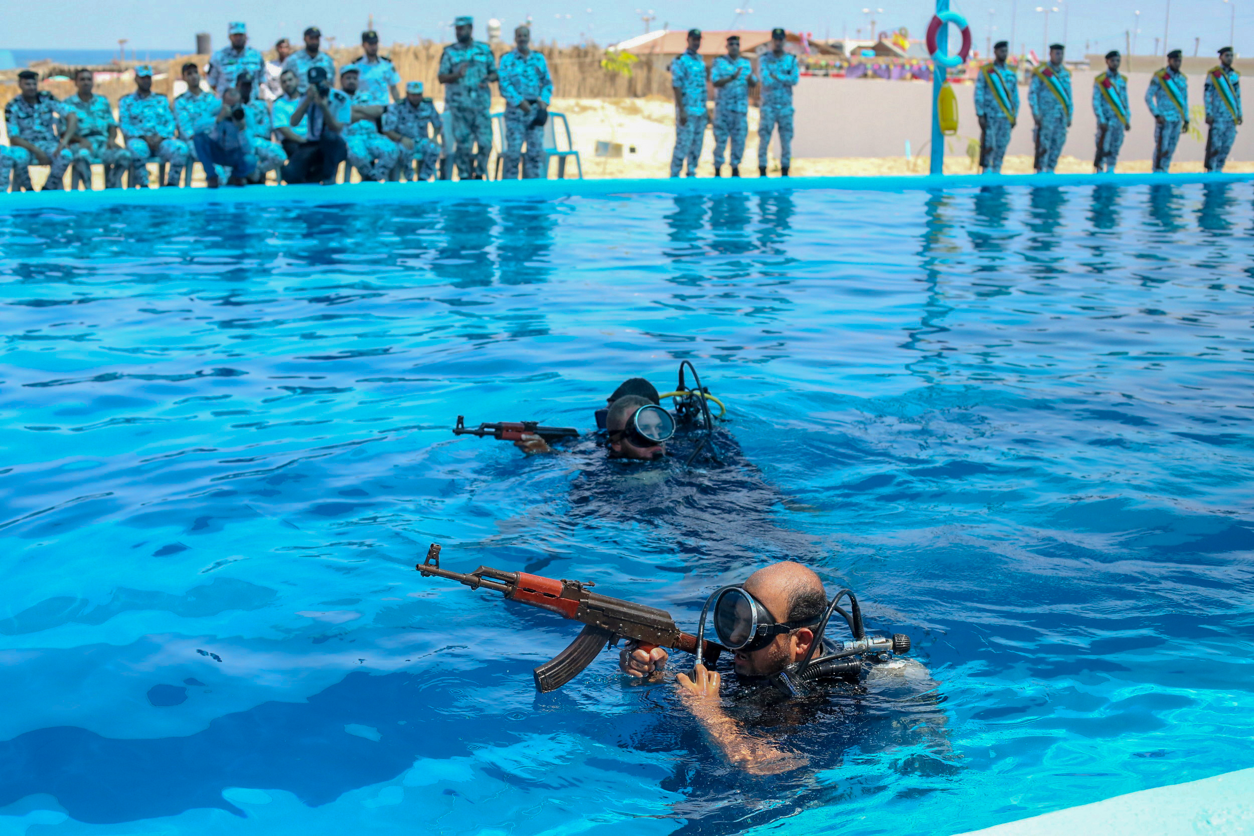 جهاز الشرطة البحرية يفتتح قاعة ومسبحاً تدريبياً