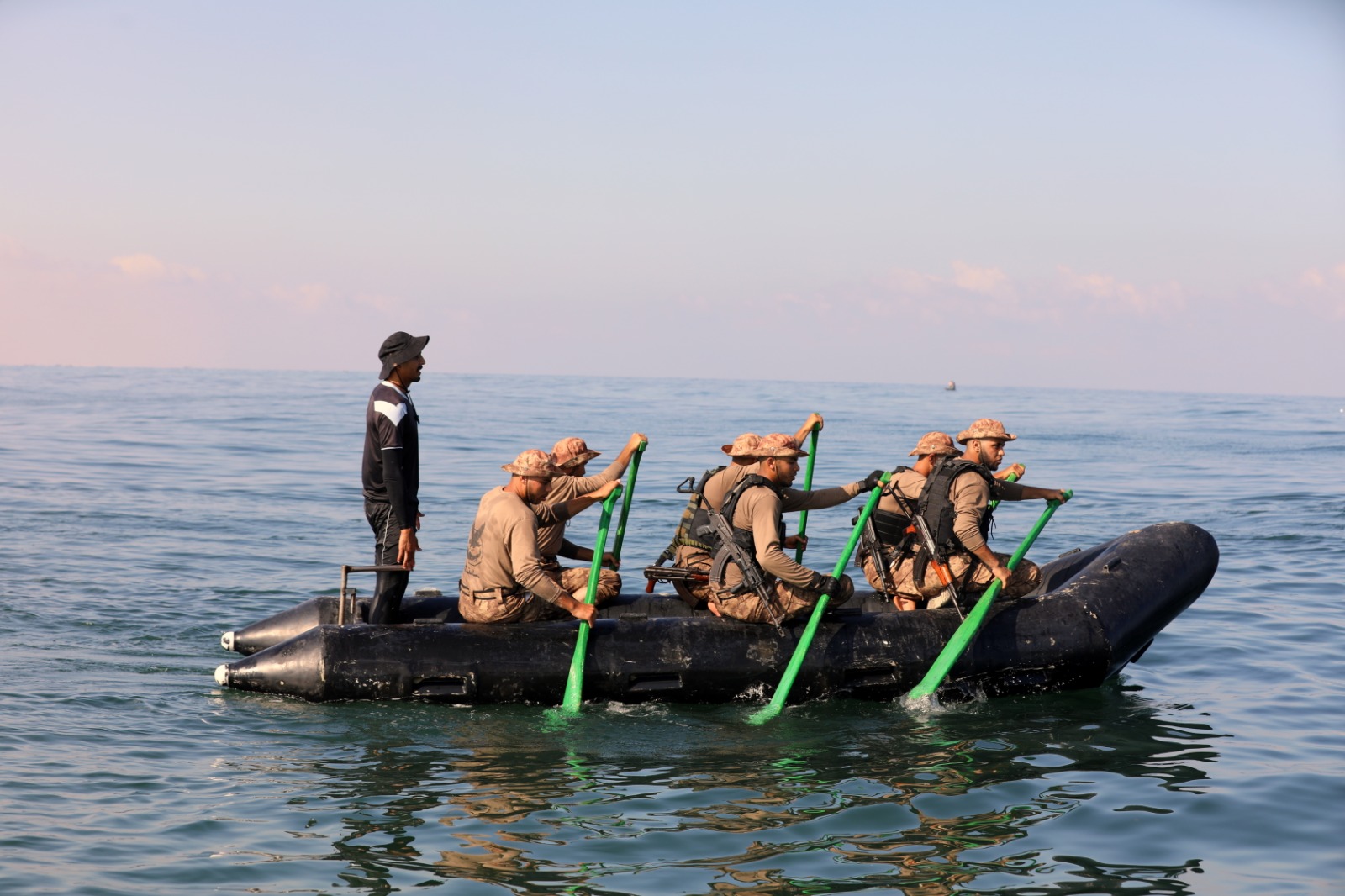 تدريبات دورة "الصاعقة الثالثة" لطلاب كلية الرباط بخان يونس