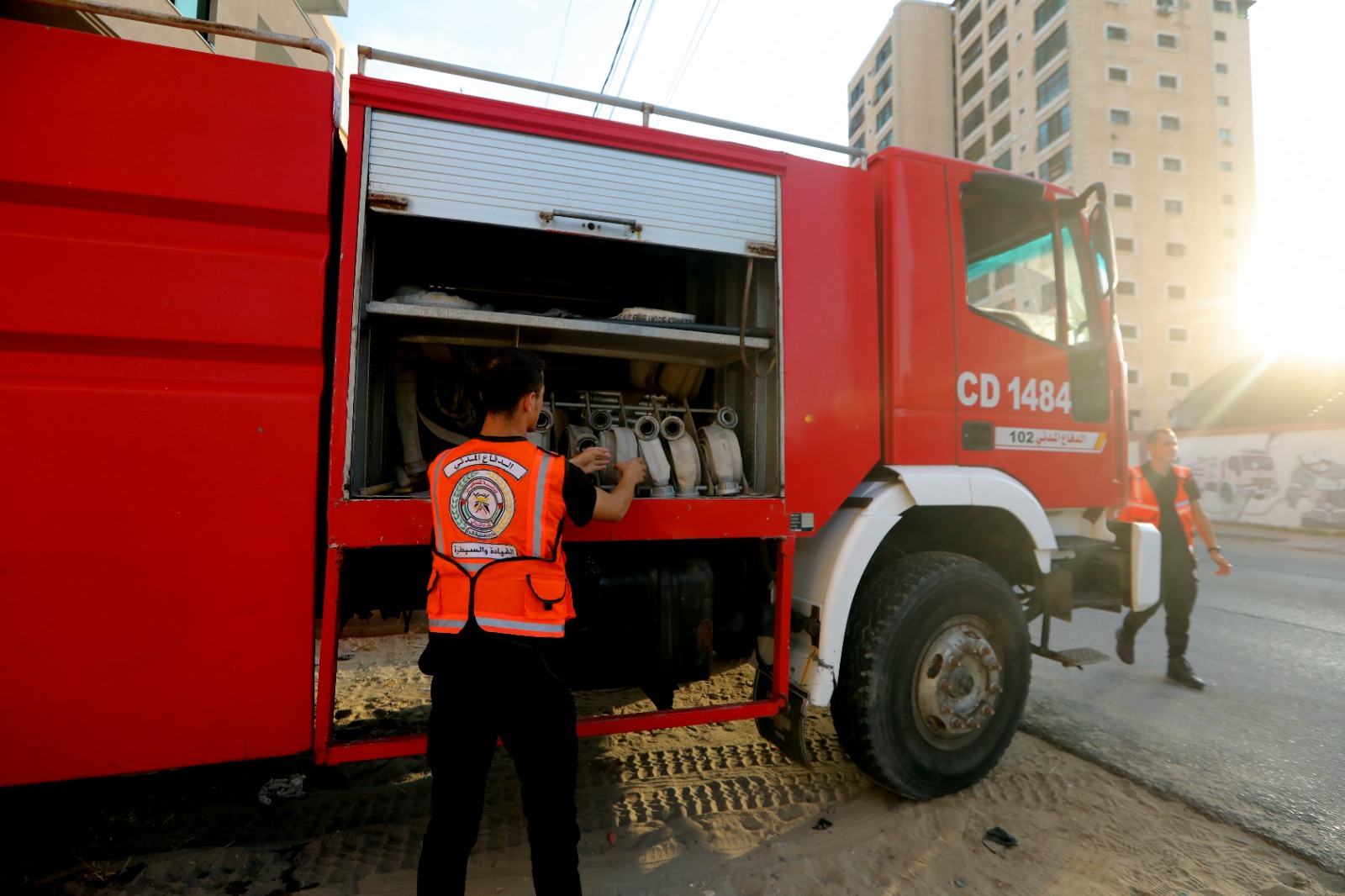 رفع درجة الجهوزية والاستنفار لدى الشرطة والدفاع المدني وأجهزة الداخلية في ظل العدوان الإسرائيلي