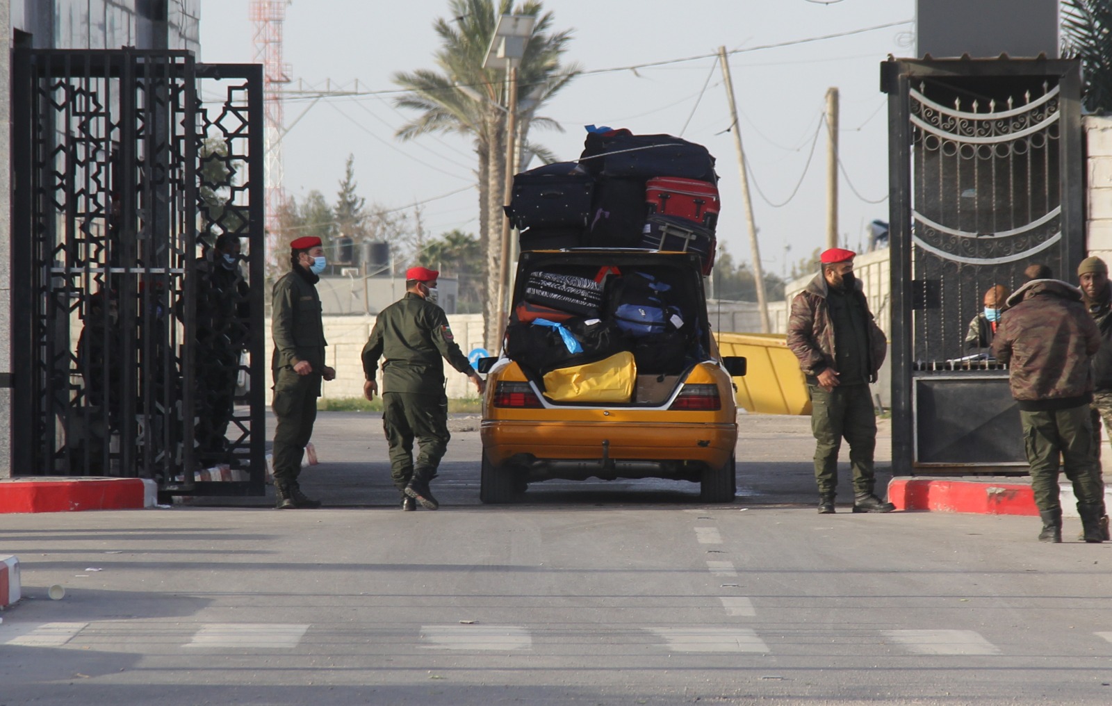 حركة معبر رفح البري خلال أيام فتحه استثنائيًا لمدة أربعة أيام في الاتجاهين