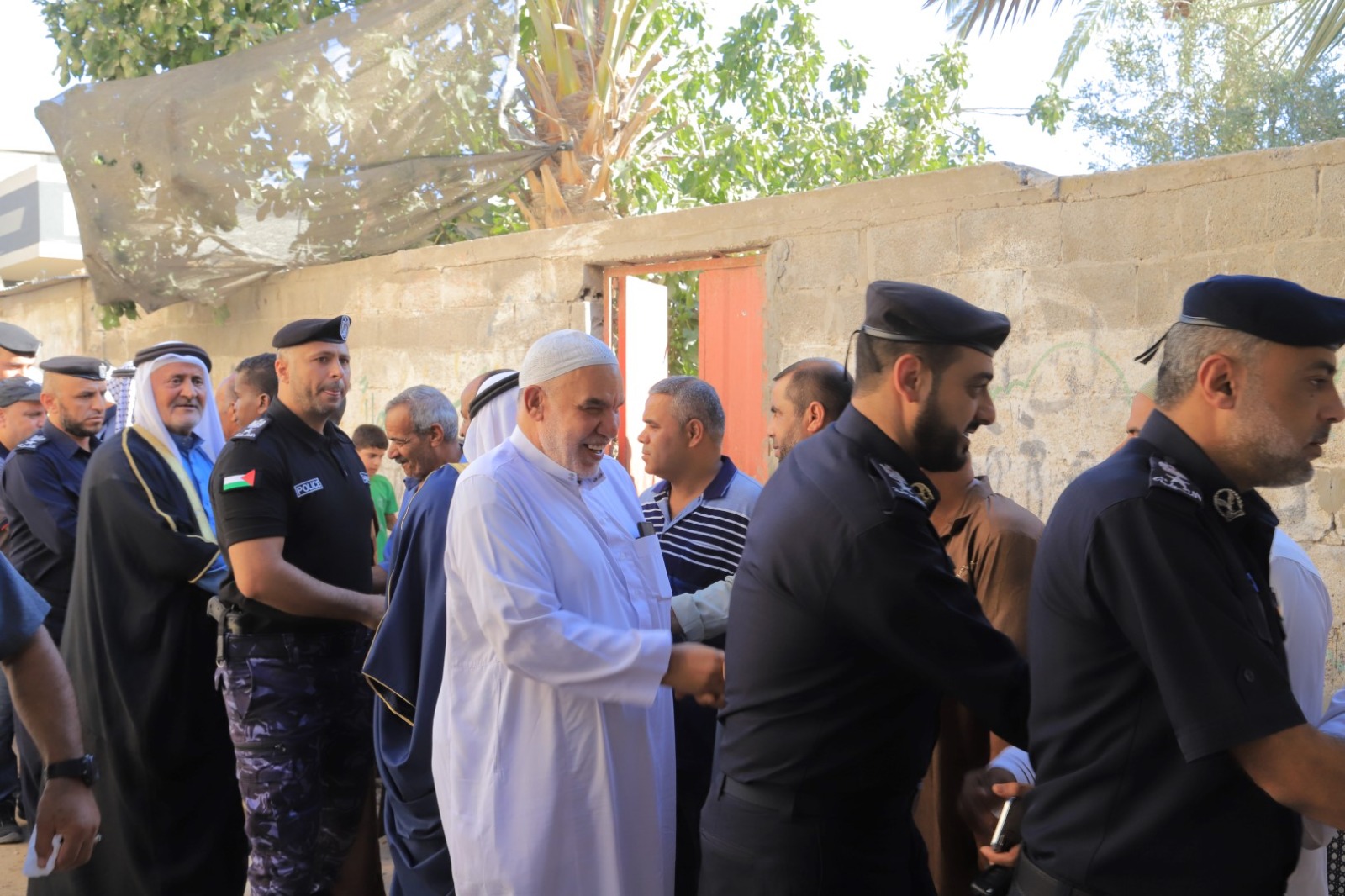 وفد من "الداخلية" يزور عائلة الصوفي برفح