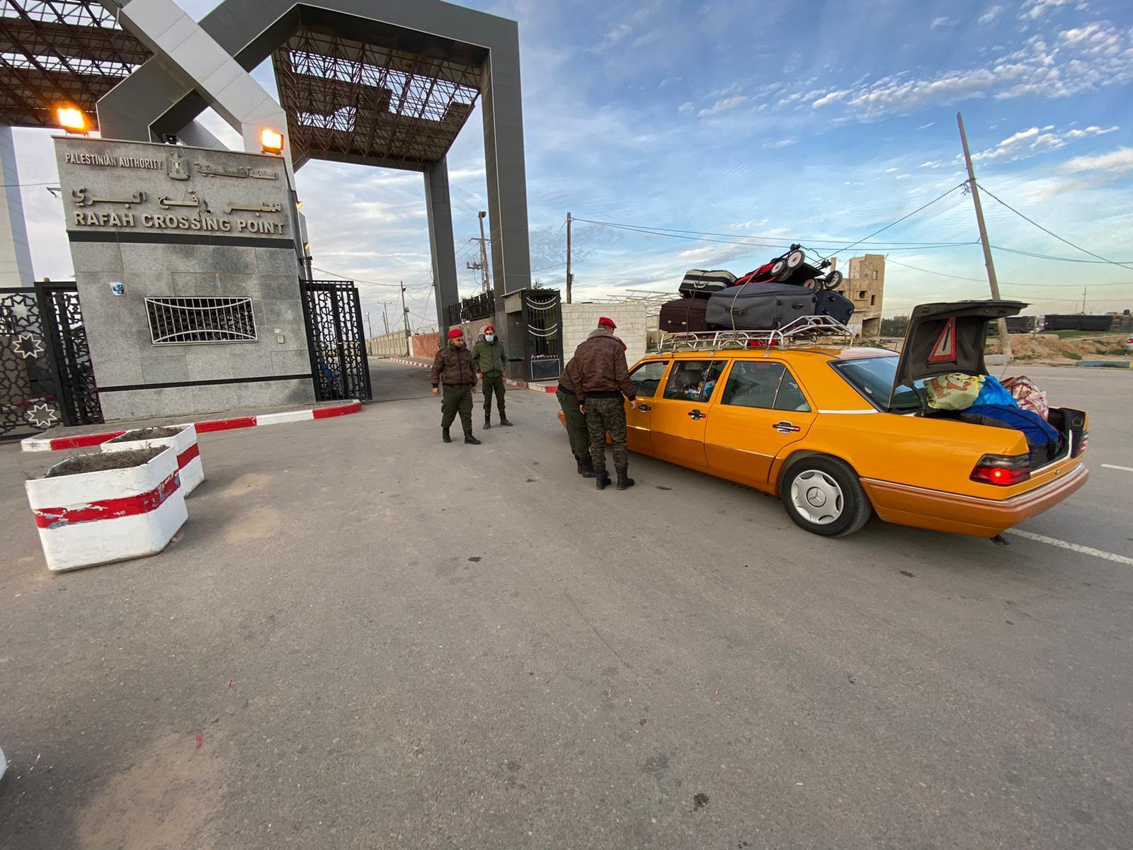 عمل معبر رفح البري في كلا الاتجاهين