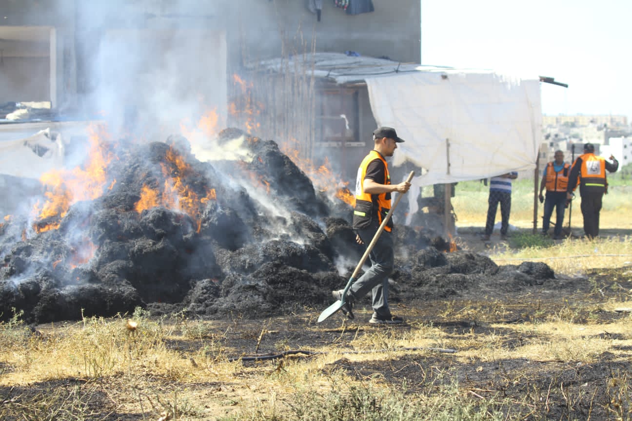 الدفاع المدني يُتابع آثار العدوان الإسرائيلي