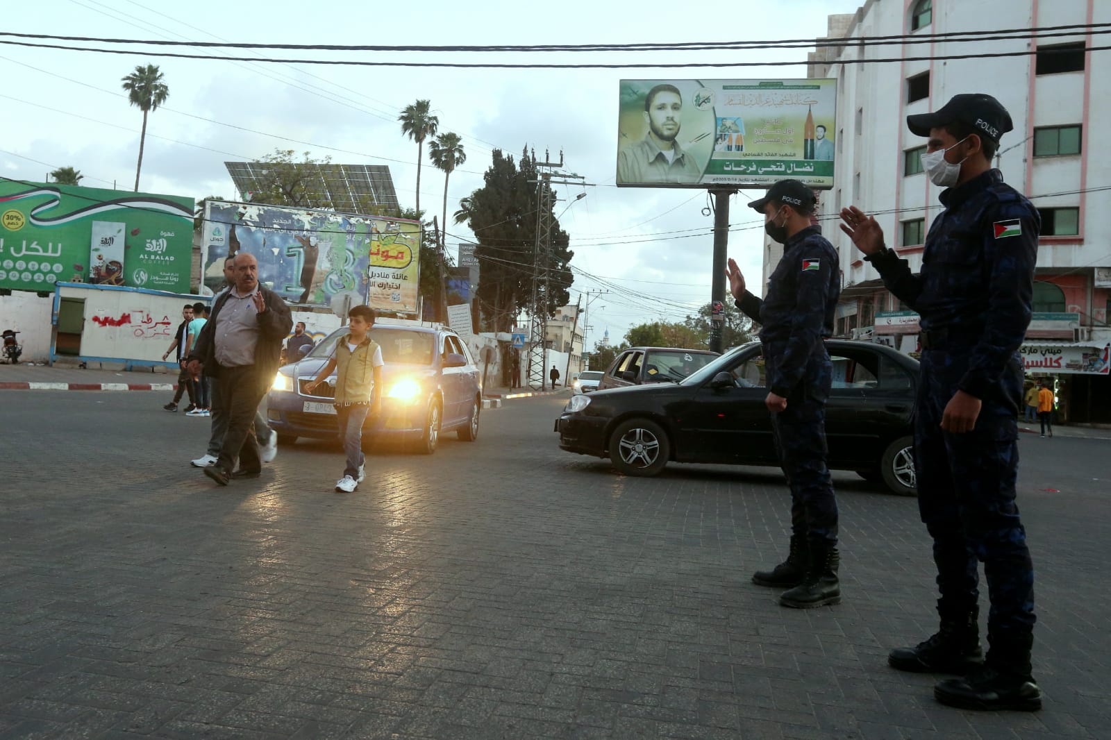 انتشار الشرطة في الساحات العامة والمتنزهات لمنع الازدحام خلال عيد الفطر