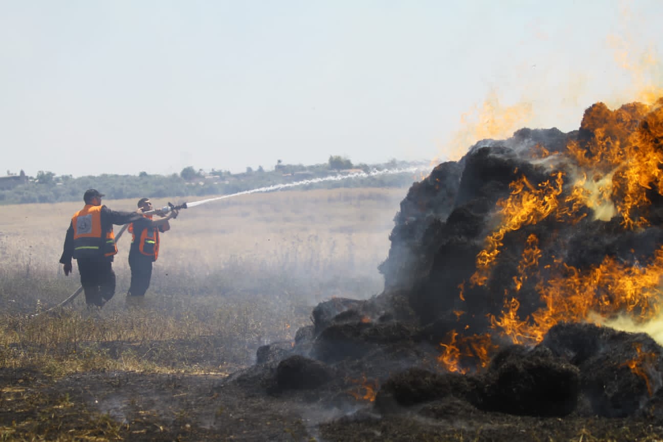 الدفاع المدني يُتابع آثار العدوان الإسرائيلي