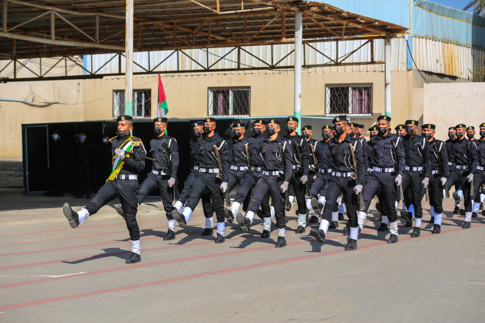 كلية الرباط تُخرج المخيم المغلق لدورة الطلاب المستجدين 