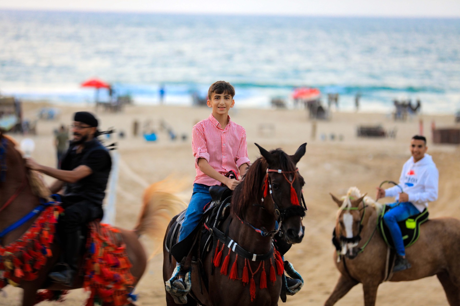 قضــاء المواطنين في غــزة الإجازة الأسبوعية مساء الجــمعــة