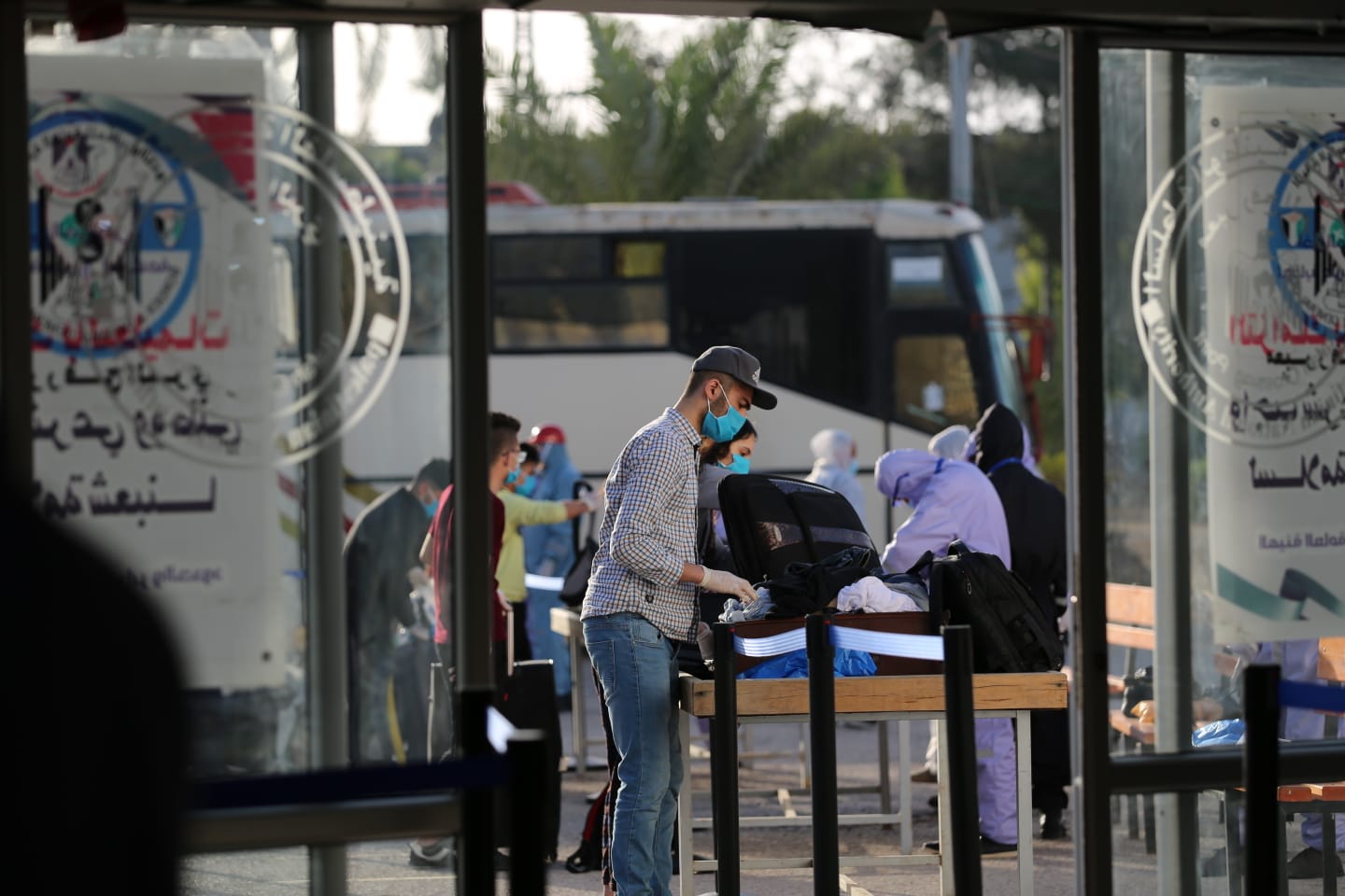 وصول أعداد من العالقين في مصر عبر معبر رفح