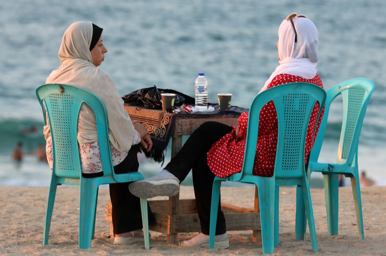صور من قضاء المواطنين في غزة الإجازة الأسبوعية 