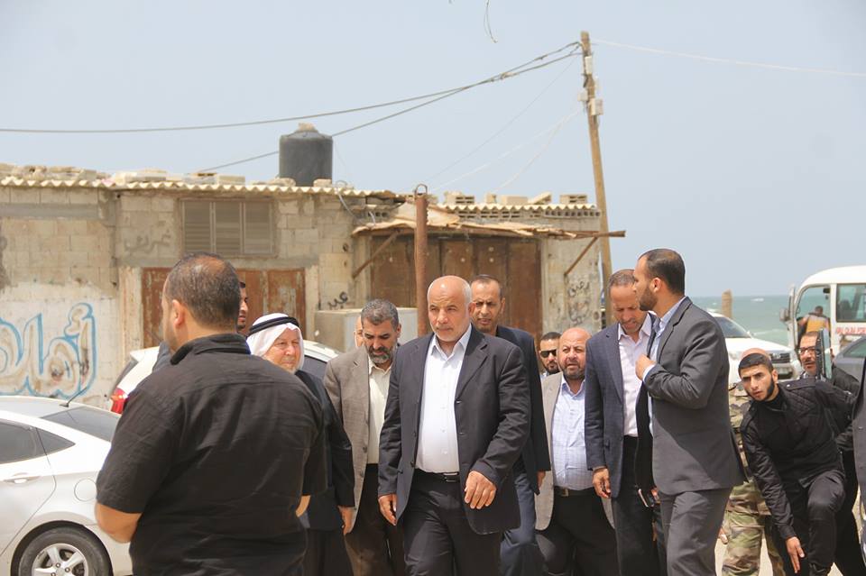 قيادة "الداخلية" تقدم واجب العزاء لذوي شهداء المقاومة بالمحافظة الوسطى