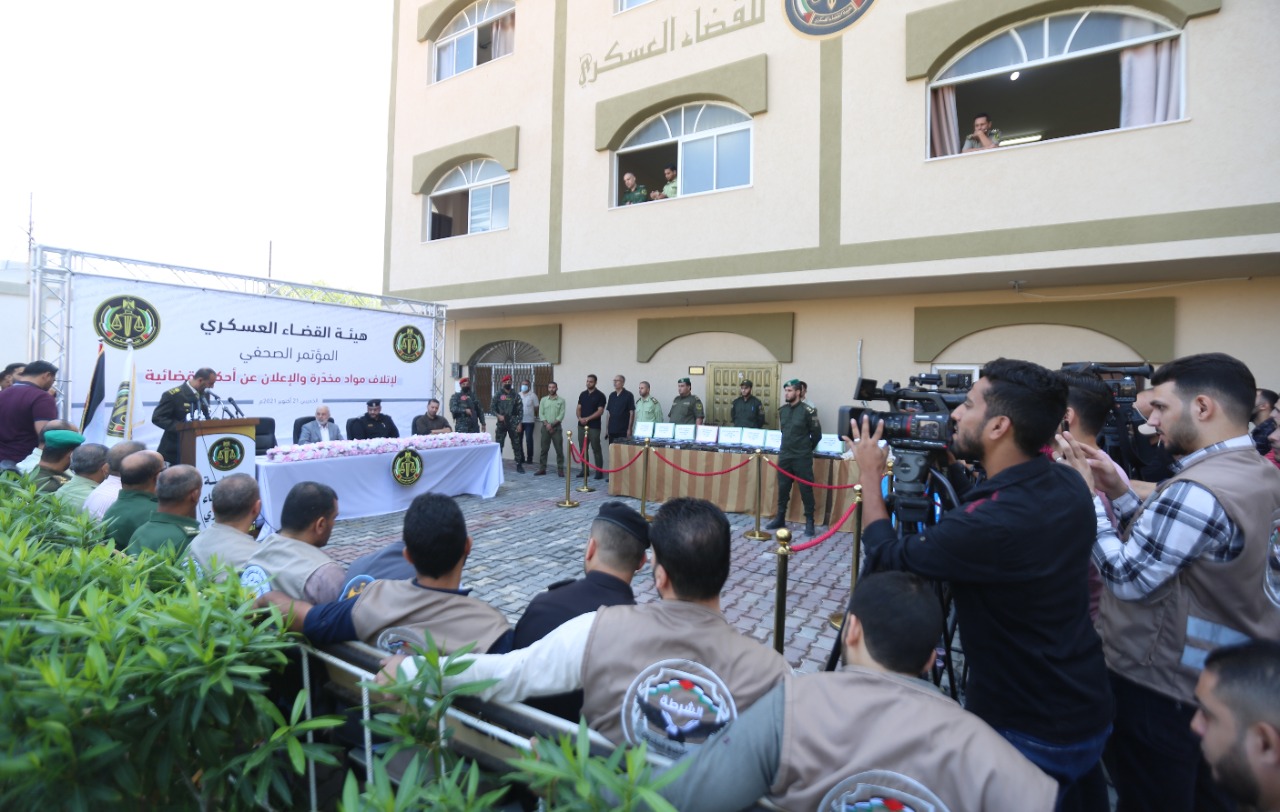 مؤتمر صحفي لإتلاف مواد مخدرة والإعلان عن أحكام قضائية بحق عدد من التجار والمروجين