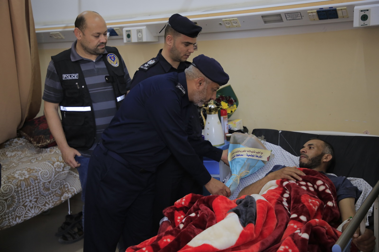 دائرة الشرطة المجتمعية تتفقد بيوت شهداء وجـرحى العـدوان الإسـرائيلي