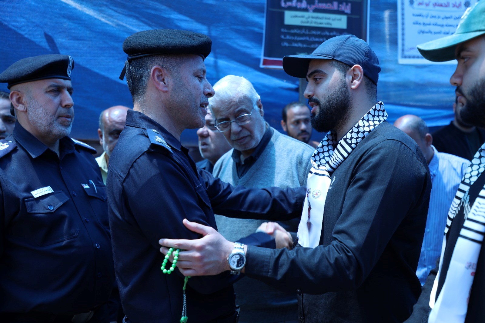  قيادة "الشرطة" تُقدم واجب العزاء لذوي شهـداء العدوان