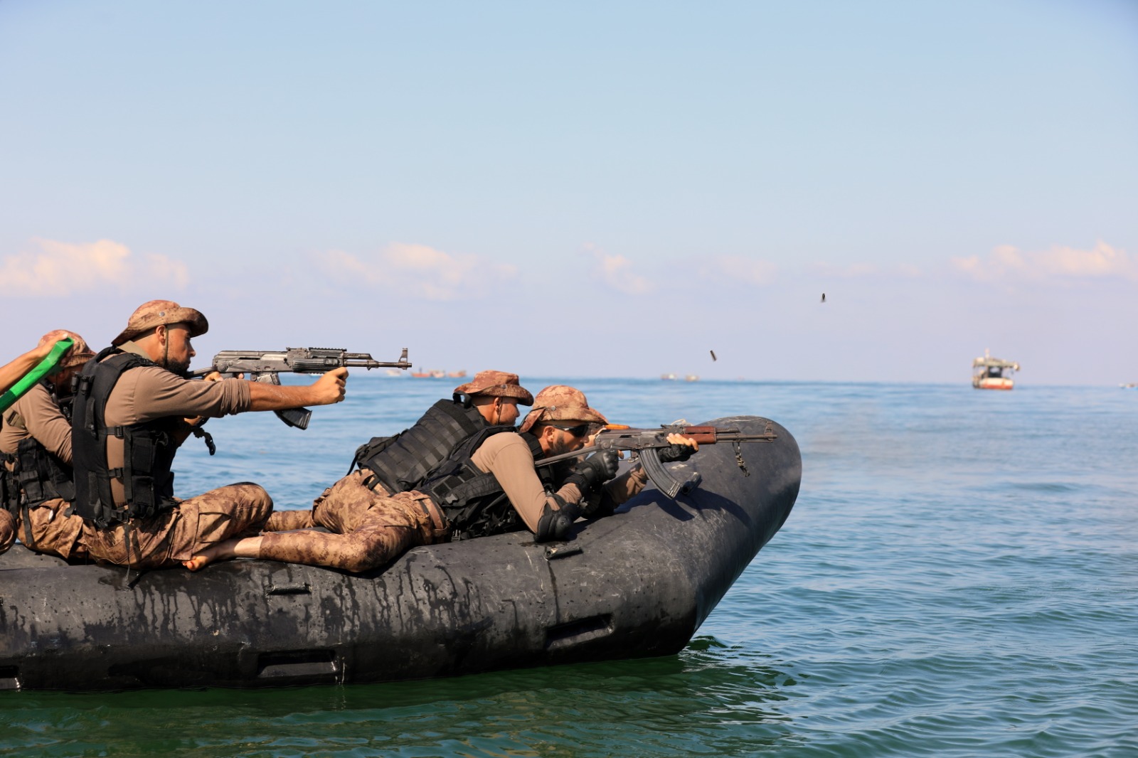 تدريبات دورة "الصاعقة الثالثة" لطلاب كلية الرباط بخان يونس