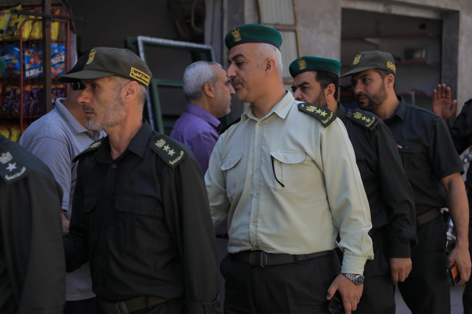 "قيادة الداخلية" تشارك في بيت عزاء شهيد الواجب ملازم "خالد محمد مصلح"