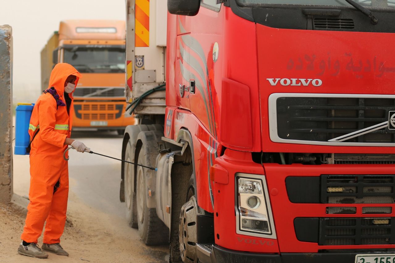 إجراءات الوقاية والسلامة في المعابر التجارية