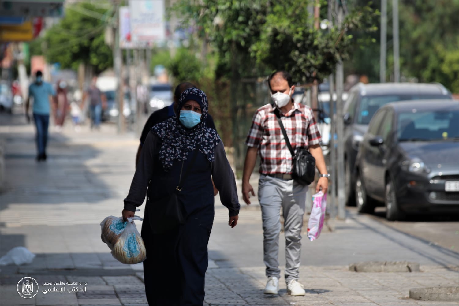 حركة المواطنين بمدينة غزة في ظل تخفيف حظر التجوال بعدد من المناطق