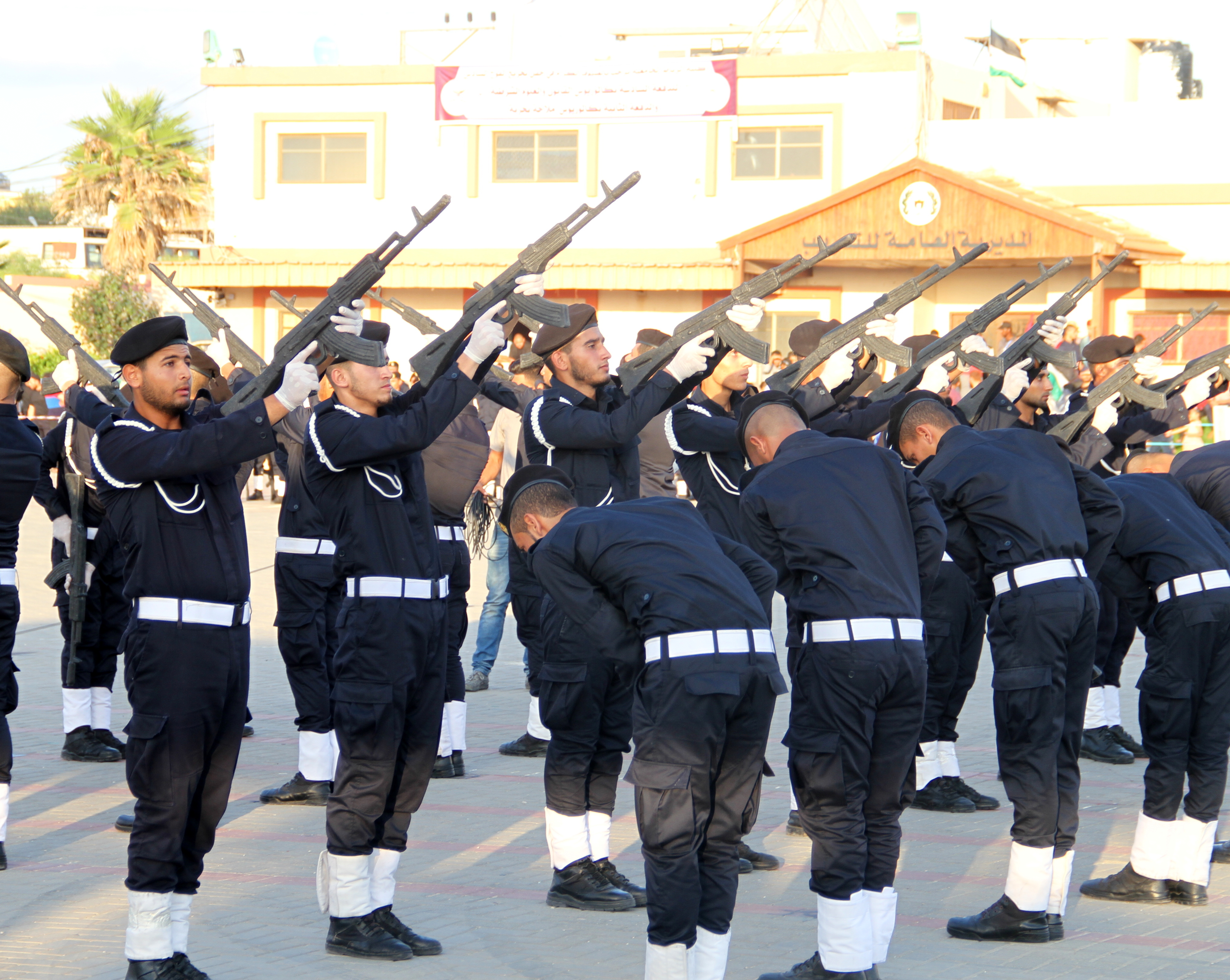 كلية الرباط تُخرّج 54 ضابطاً ضمن فوج "العودة"