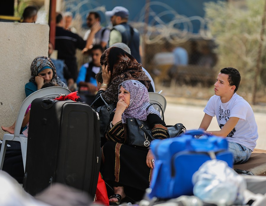 مغادرة الحالات الإنسانية عبر معبر رفح خلال فتحه استثنائياً ليومين