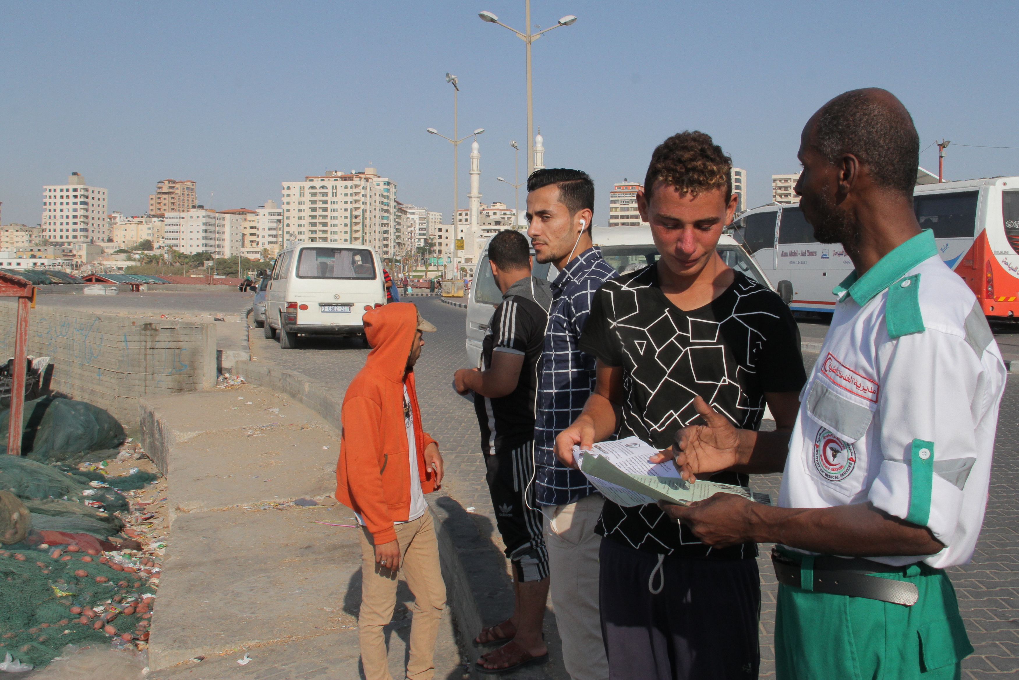 الحملة التوعية للمصطافين من ضربات الشمس ولسعات القناديل