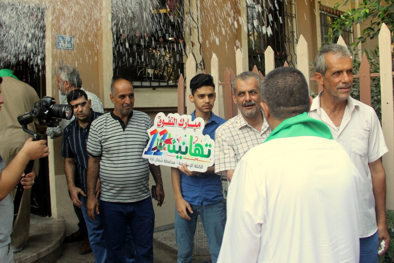 صور من أجواء احتفال المواطنين في قطاع غزة بنجاح الطلبة في الثانوية العامة