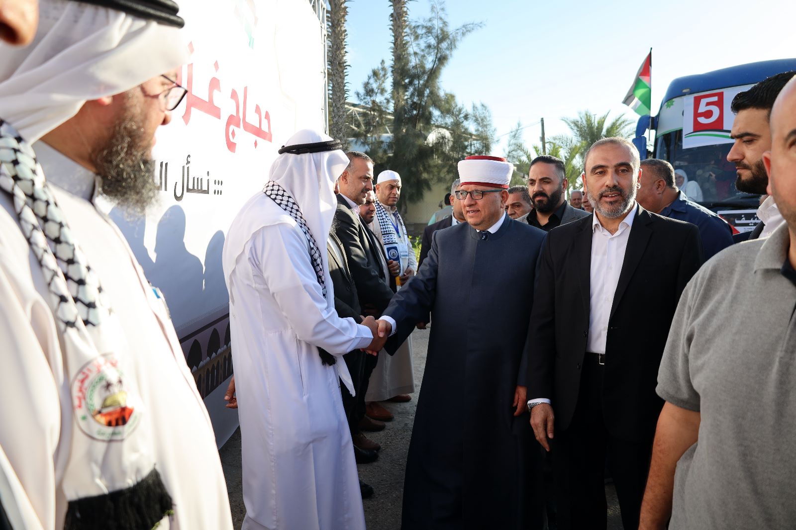 أطقم "المعابر" و"أجهزة الداخلية" تسهل مغادرة حجاج بيت الله عبر معبر رفح