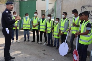 الإرشاد المروري بالوسطى يعقد محاضرات توعوية لطلاب المدارس