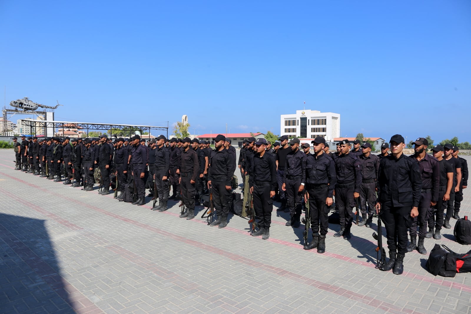 مديرية التدريب تُنظم مسيراً عسكرياً للدورة "التأسيسية الثانية"