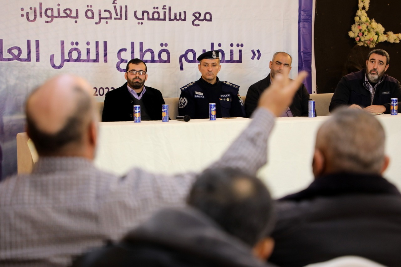 "المواصلات" و"المرور" تعقدان لقاءً مع سائقي الأجرة حول تنظيم "النقل العام"