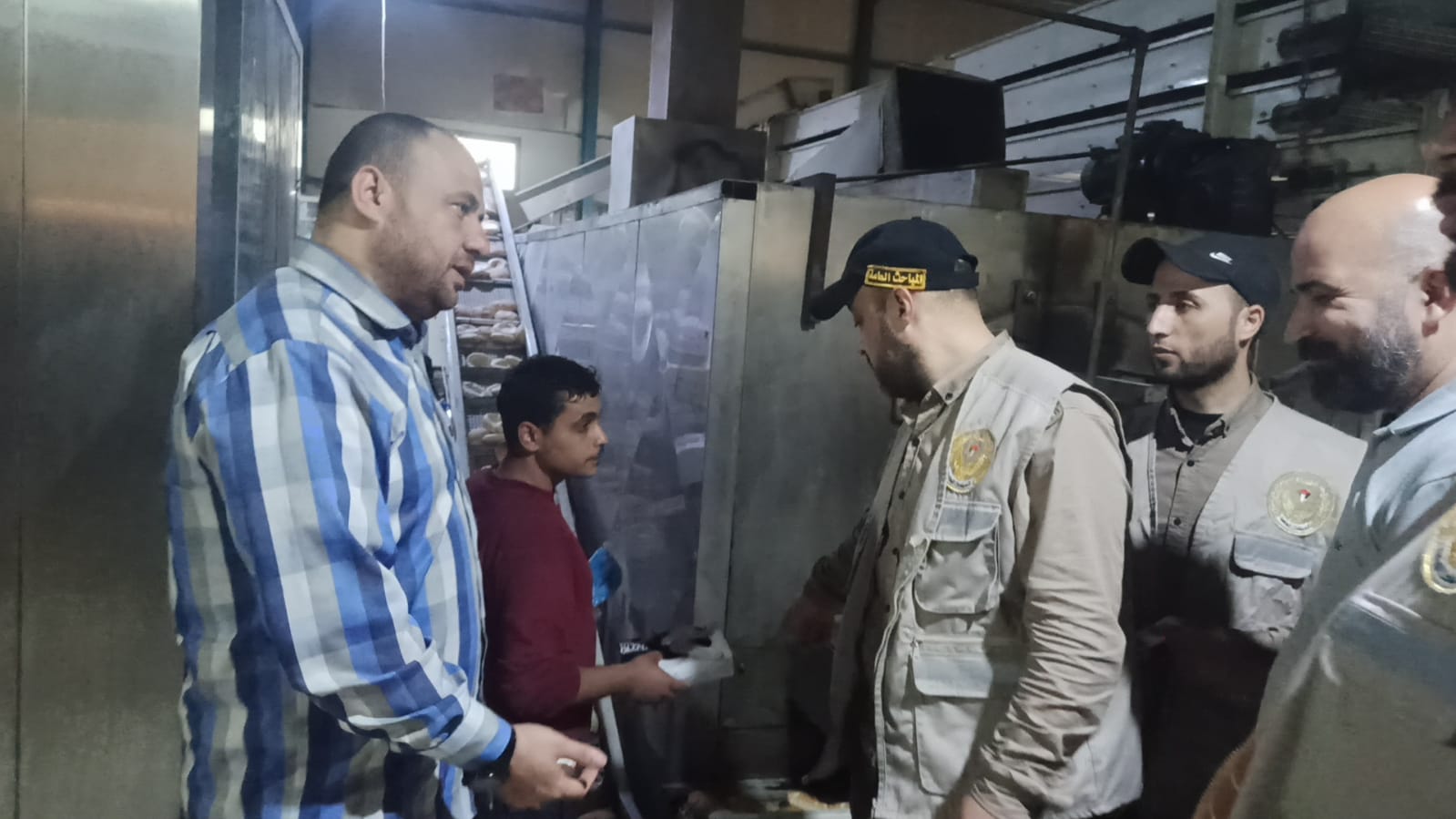 صور: الأجهزة الأمنية والشُرطية تُساند المواطنين في ظل العدوان