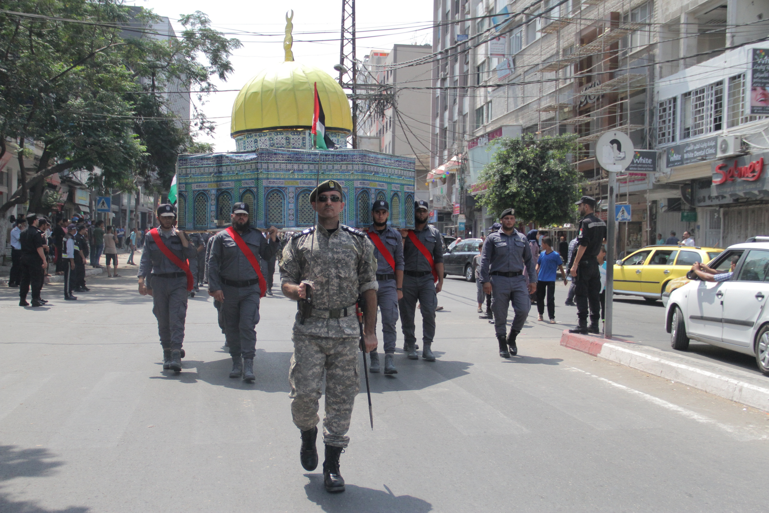 الداخلية تُنظم استعرضاً عسكرياً تضامناً مع المسجد الأقصى