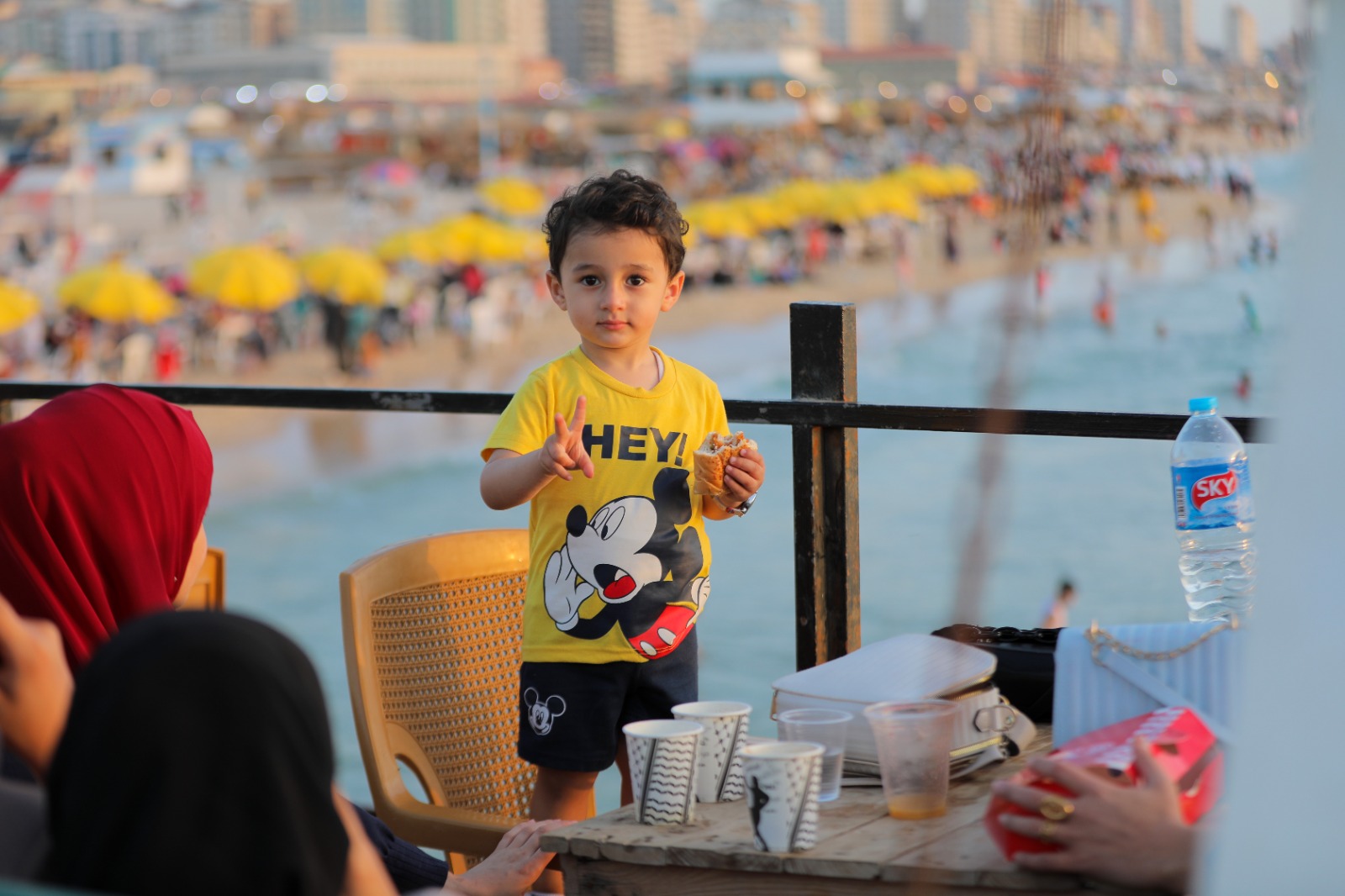  اصطياف المواطنين على شاطئ البحر والأماكن الترفيهية