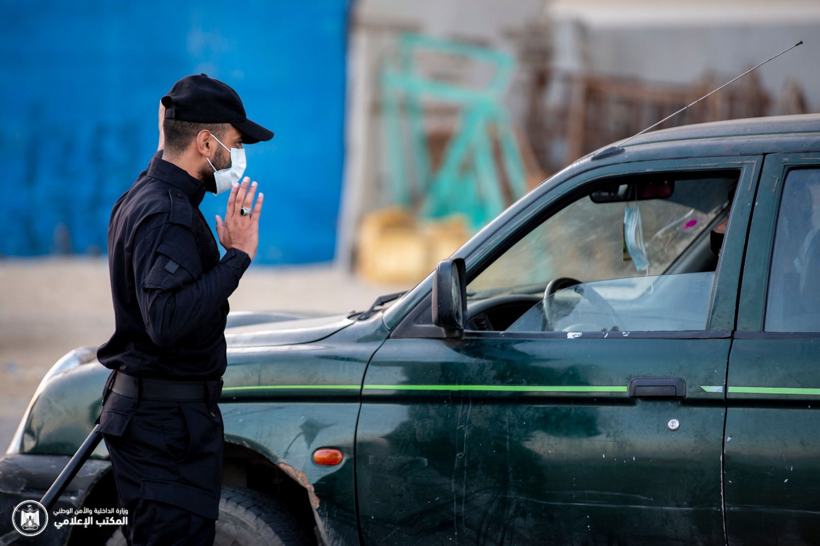 "البحرية" تواصل متابعة عمل الصيادين وإغلاق شاطئ البحر