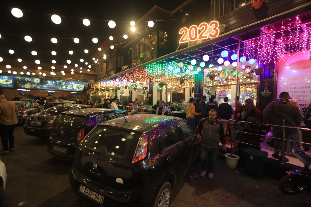 أجواء استقبال المواطنين في غزة للعام الجديد 2023