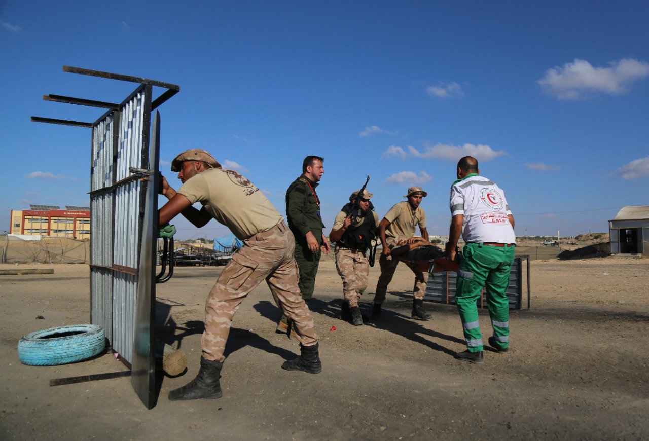 تدريبات دورة "الصاعقة" لطلبة كلية الرباط الجامعية في المعسكر التدريبي المغلق بخانيونس