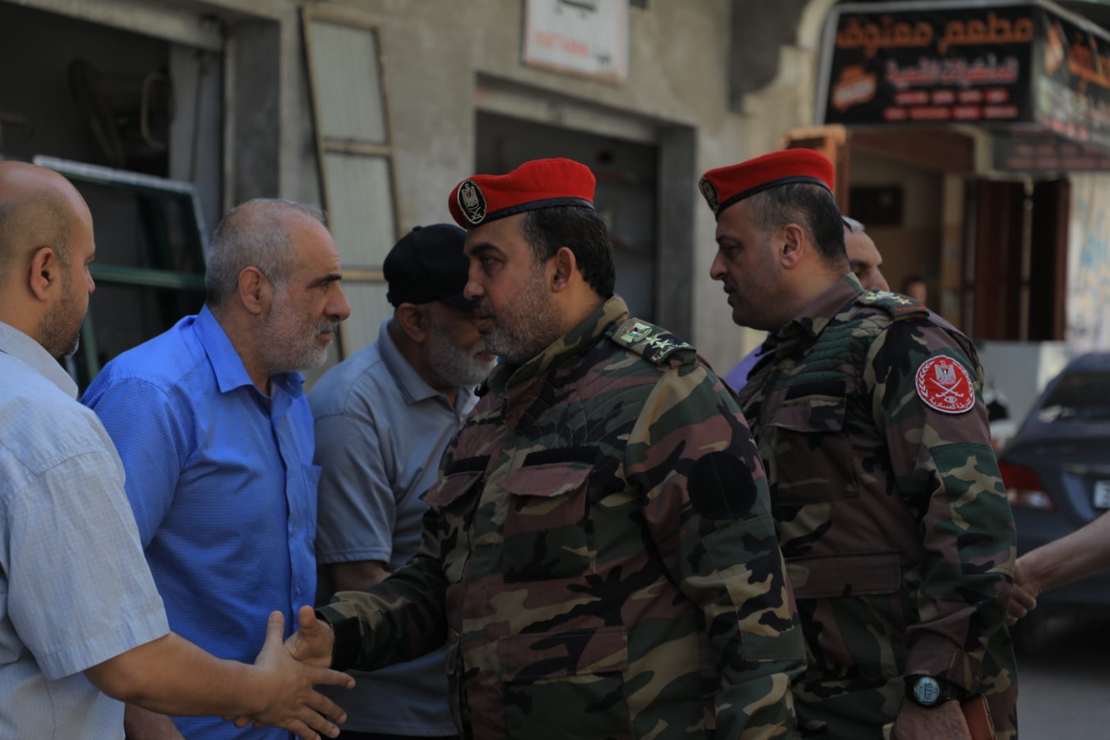 "قيادة الداخلية" تشارك في بيت عزاء شهيد الواجب ملازم "خالد محمد مصلح"