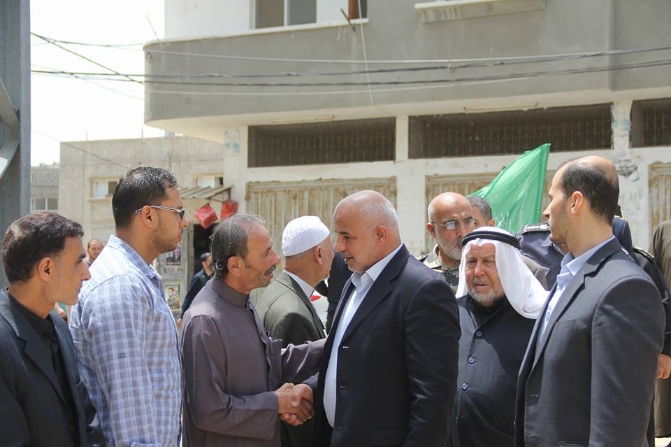 قيادة "الداخلية" تقدم واجب العزاء لذوي شهداء المقاومة بالمحافظة الوسطى