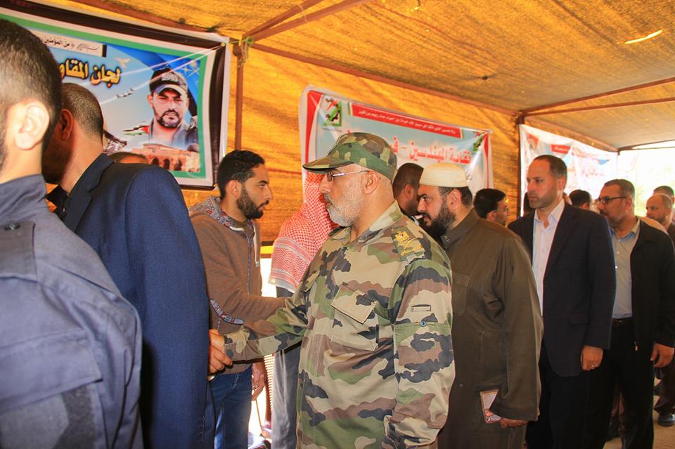 قيادة "الداخلية" تقدم واجب العزاء لذوي شهداء المقاومة بالمحافظة الوسطى