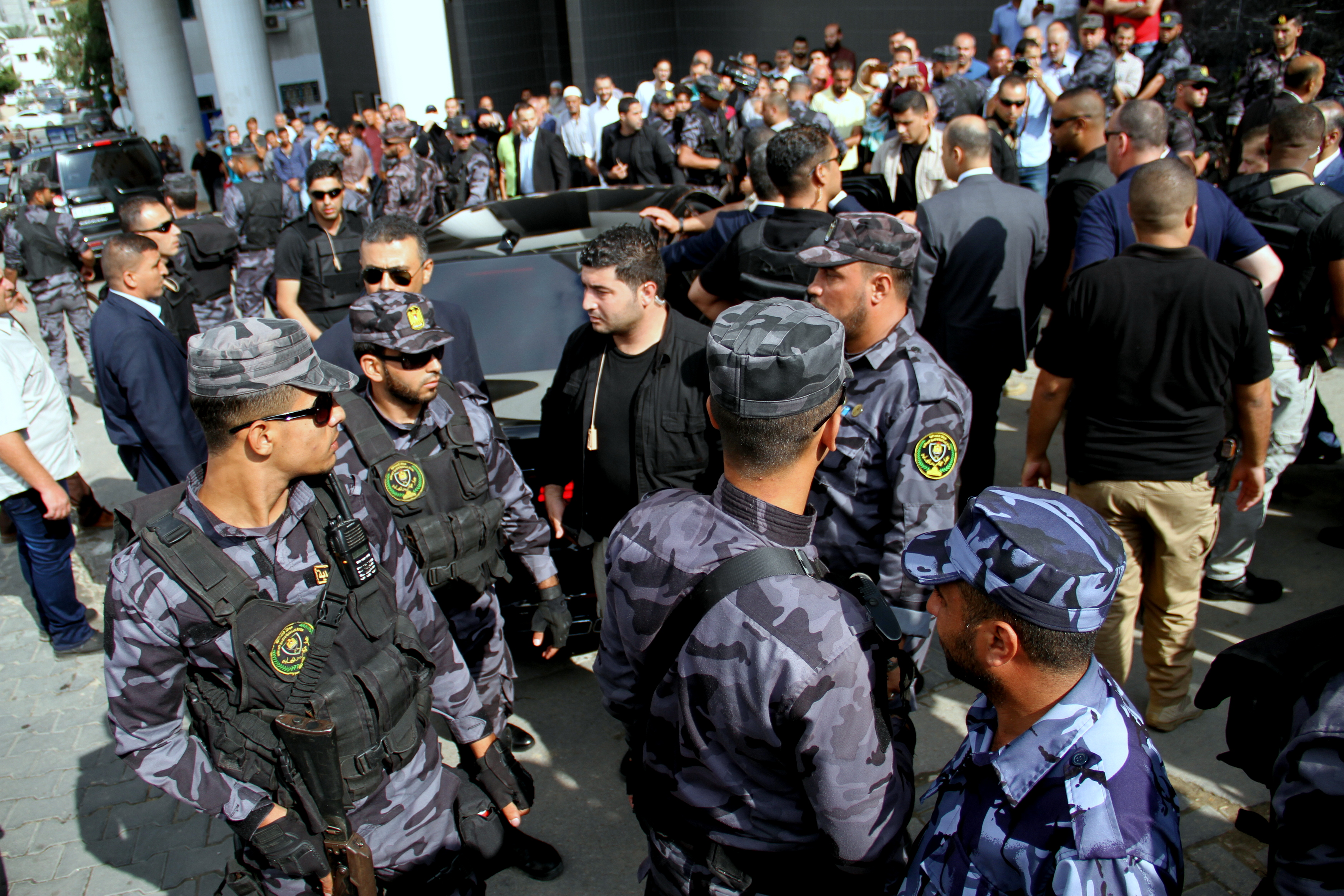 الأجهزة الأمنية تؤمن جولة رئيس الوزراء في غزة