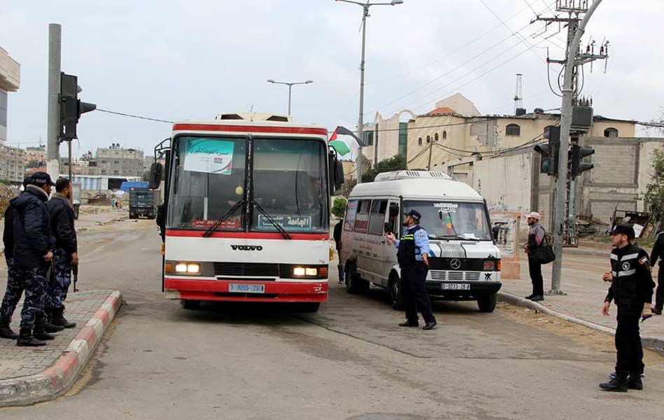 وزارة الداخلية تؤمن وتسهل حركة الجماهير في مسيرات العودة	