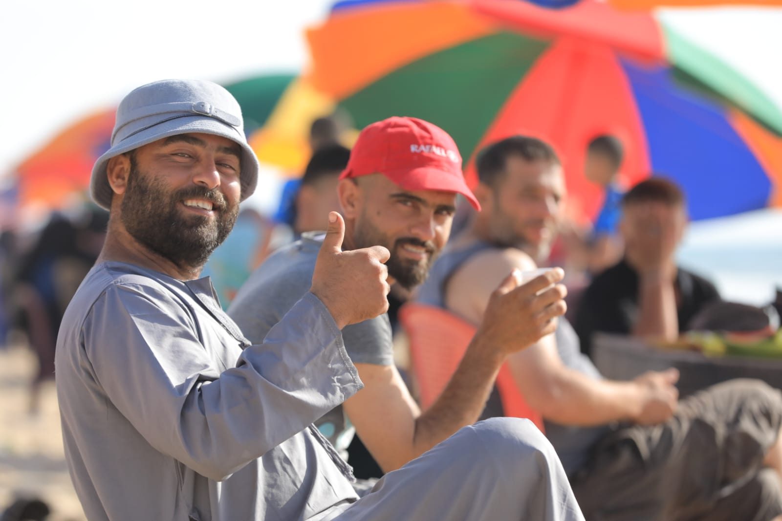 أجواء اصطياف المواطنين على شاطئ البحر وسط قطاع غزة