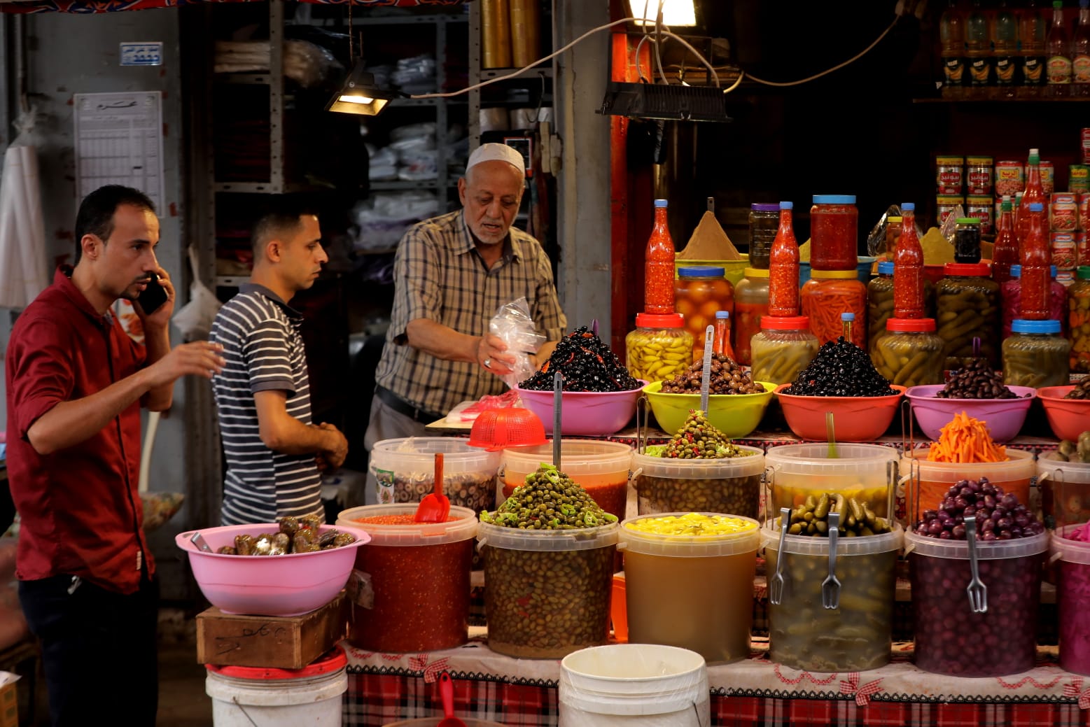 أجواء الحياة العامة في الأسواق والأماكن الحيوية بغزة