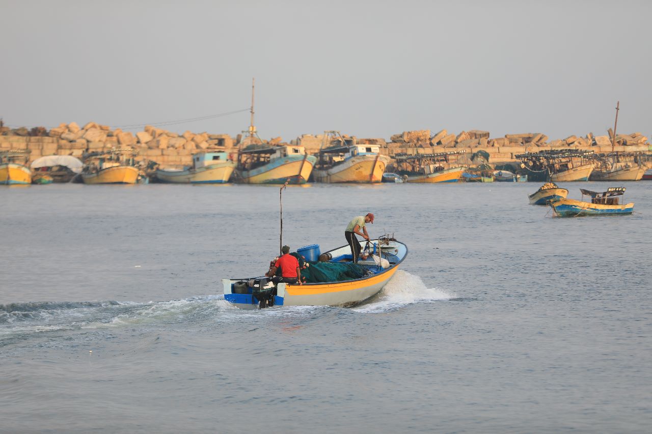 عمل الشرطة البحرية في تأمين البحر والساحل ومتابعة شؤون الصيادين 