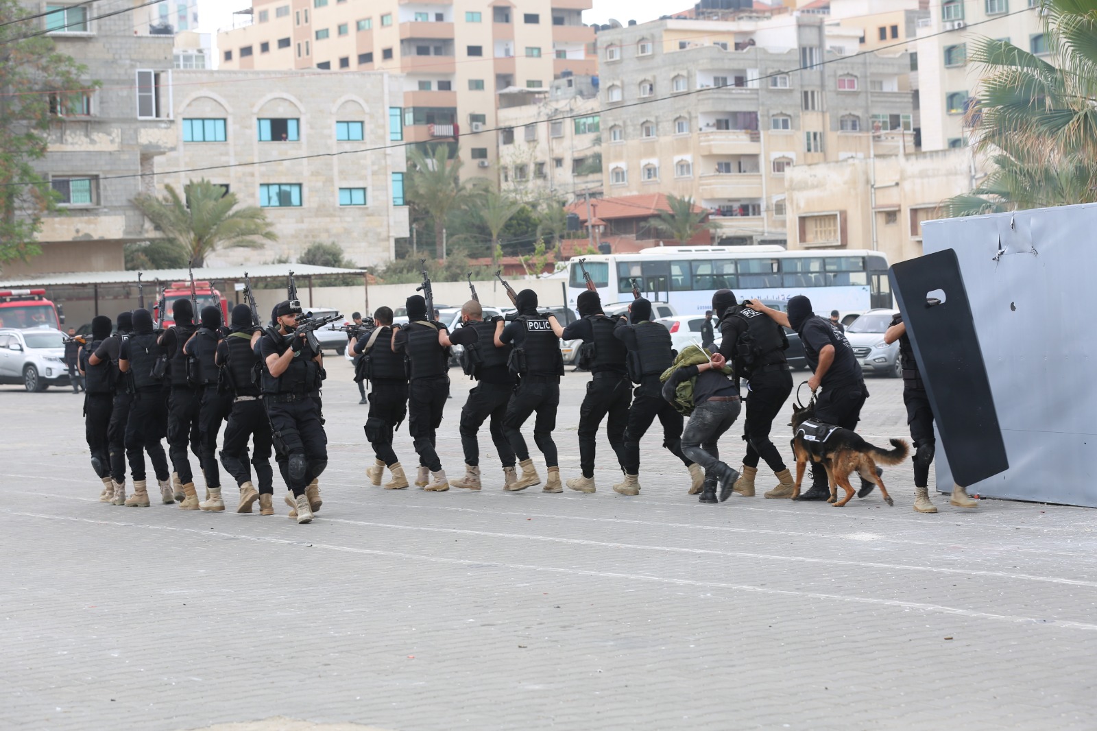 صور.. كلية "الرباط" تُخرج الدفعة التاسعة بكالوريوس "العلوم الشرطية"