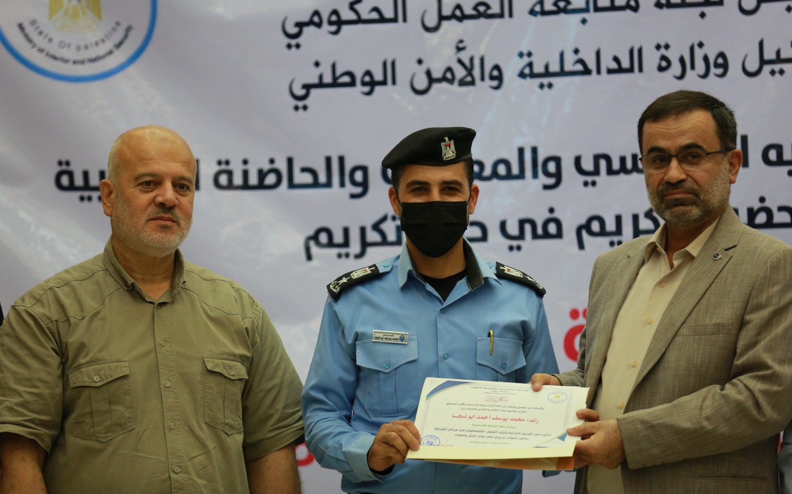 "العمل الحكومي" و"الداخلية تكرمان الفائزين بمبادرة "التميز في تقديم الخدمات"